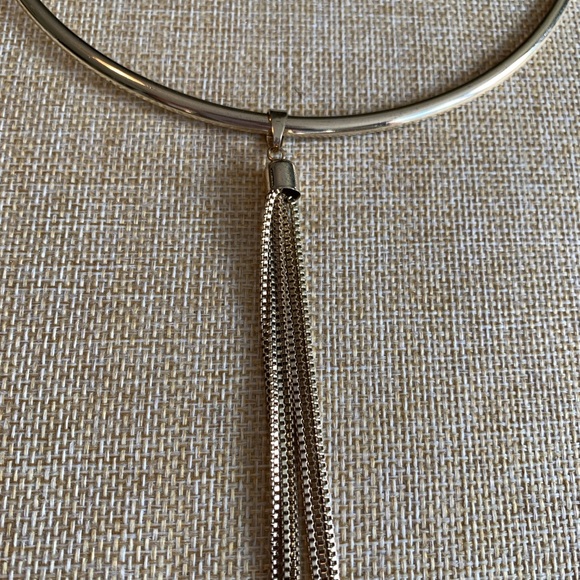 Super long tassel choker. Real Housewives vibe. Gold tone. Good condition. - Picture 6 of 9